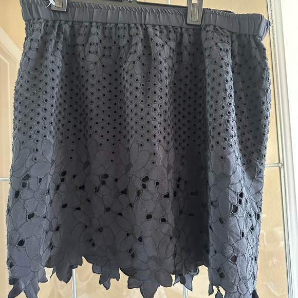 Club Monaco 100% silk skirt - Picture 7 of 8